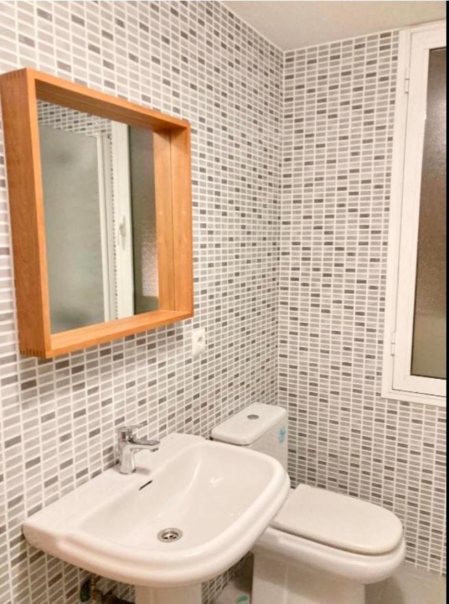 Apartamentos Playa Misericordias Малага Екстериор снимка