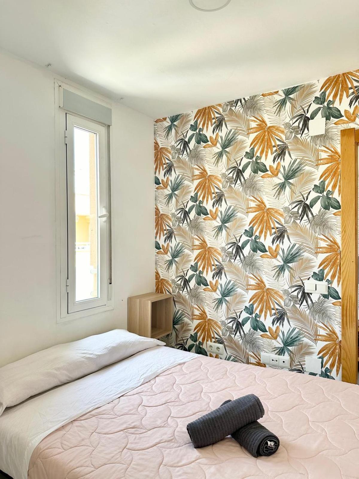 Apartamentos Playa Misericordias Малага Екстериор снимка