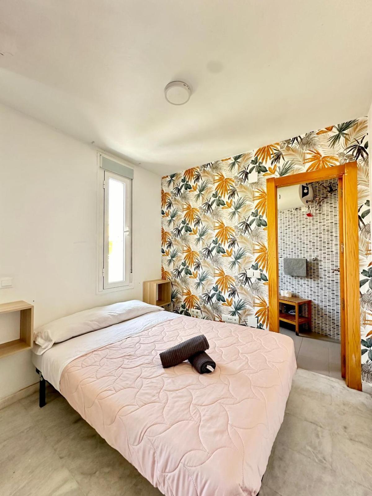 Apartamentos Playa Misericordias Малага Екстериор снимка